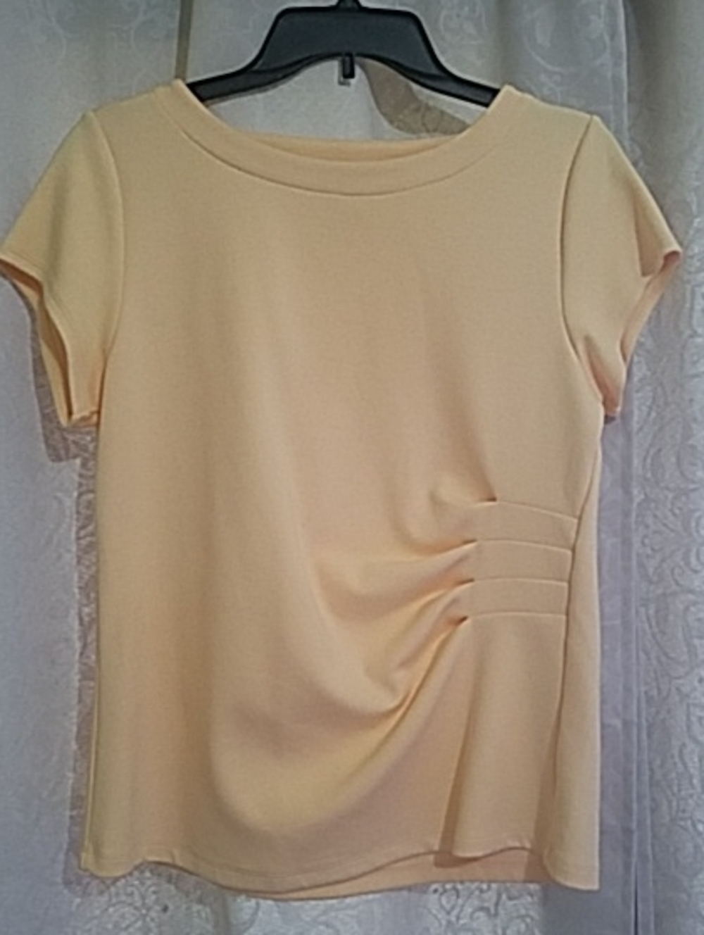Liz Claiborne S Light Yellow Short Sleeve Draped Knit Top